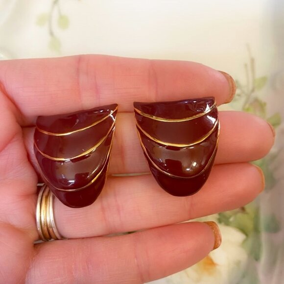Vintage Robin Kahn Modernist Enamel Shield Clip On Earrings Signed Burgundy Gold - Picture 4 of 7